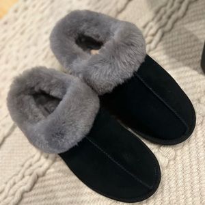 Ugg Moraene slippers size 7